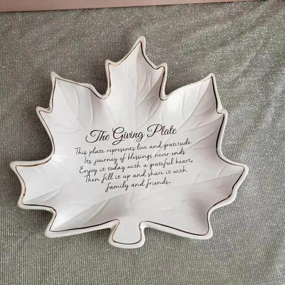 Leaf Shaped Giving Plate Ceramic Serving Platter - Picture 1 of 3